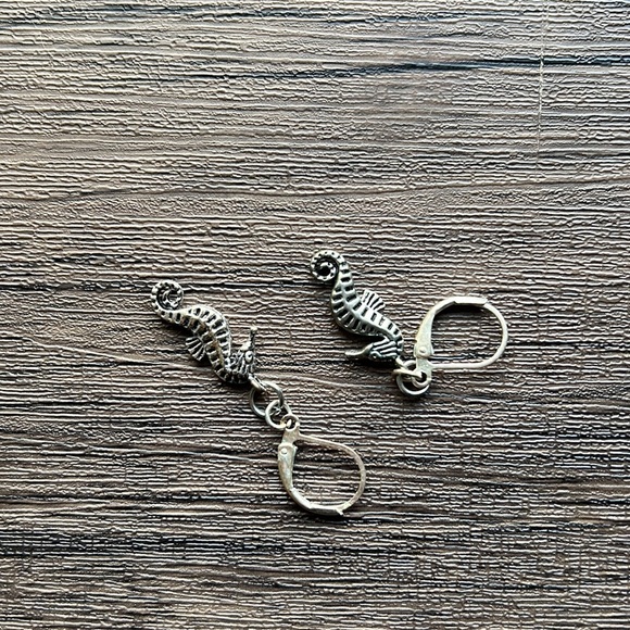Worn Once - Hand Crafted Seahorse Pendant and Earrings Set! - Picture 6 of 11